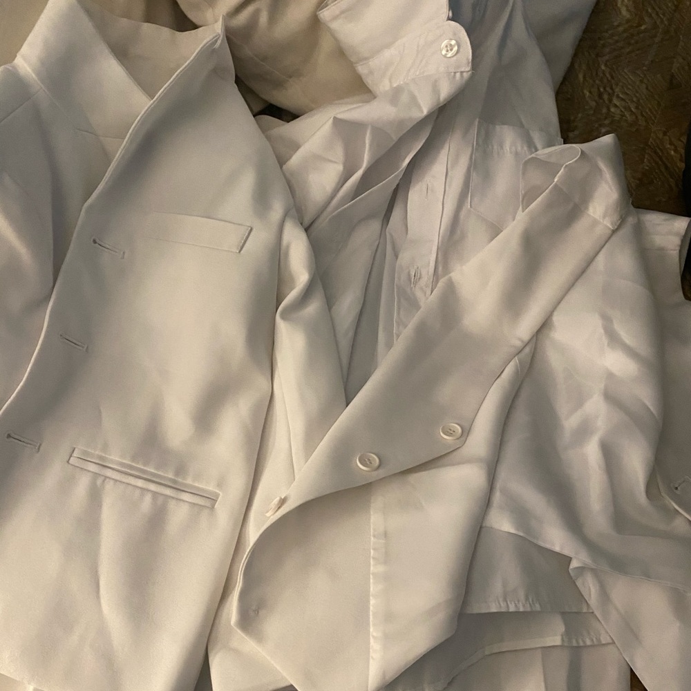 Complete suit. - Picture 2 of 4